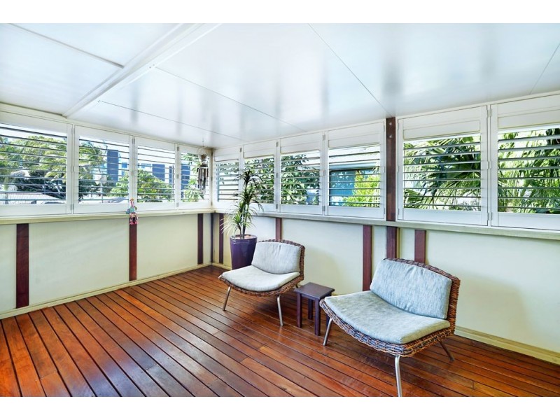 24 Killowill Avenue, Paradise Point QLD 4216