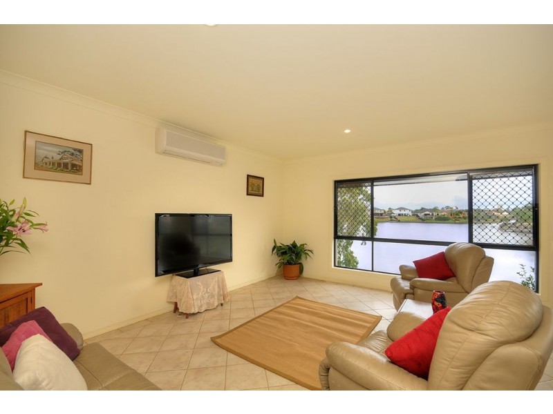 174 Dunlin Drive, Burleigh Waters QLD 4220