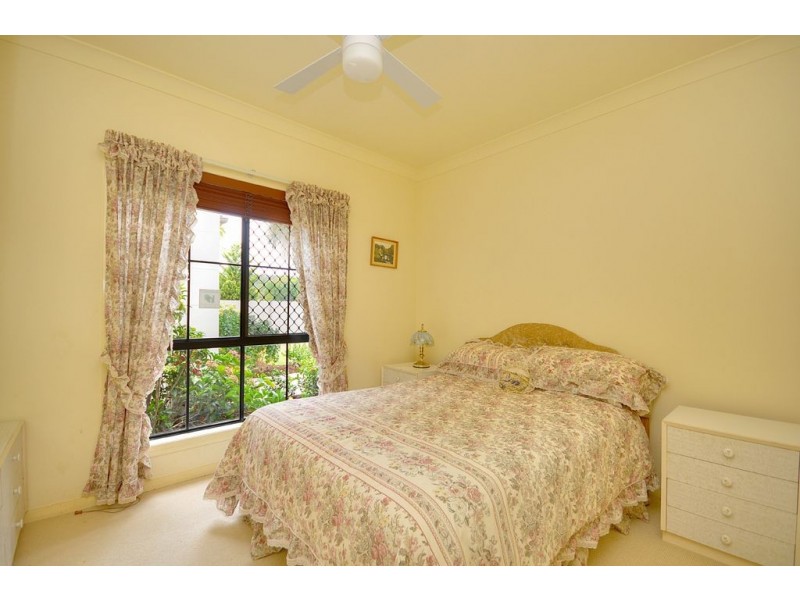 174 Dunlin Drive, Burleigh Waters QLD 4220