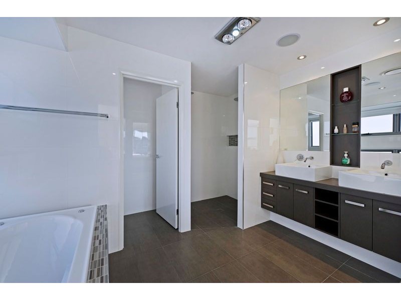 31 South Quay Drive, Biggera Waters QLD 4216