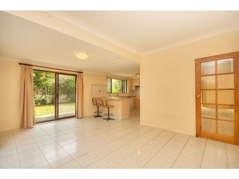 19 Chartwell Drive, Benowa QLD 4217