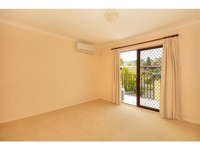 19 Chartwell Drive, Benowa QLD 4217