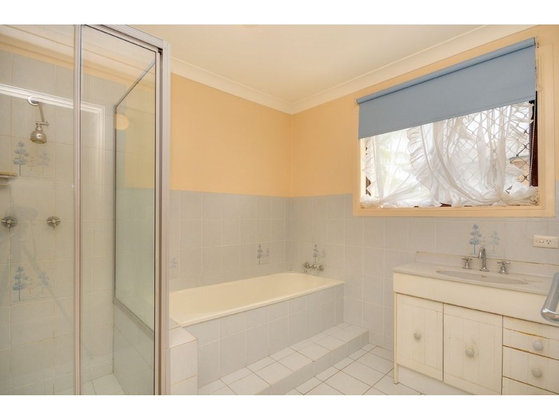 19 Chartwell Drive, Benowa QLD 4217