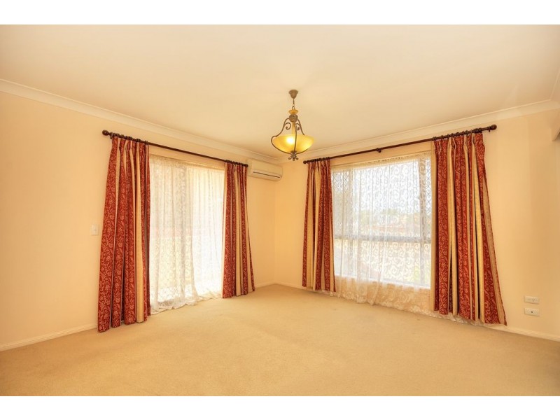 19 Chartwell Drive, Benowa QLD 4217