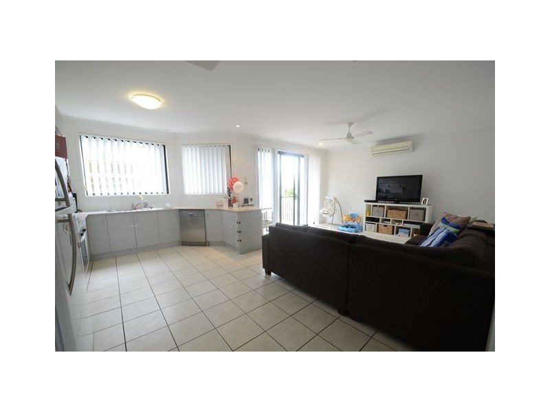 2/2 Montville Court, Varsity Lakes QLD 4227