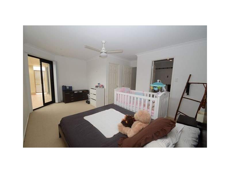 2/2 Montville Court, Varsity Lakes QLD 4227