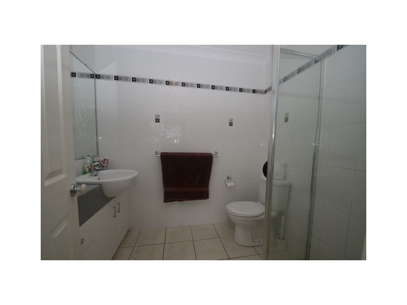 2/2 Montville Court, Varsity Lakes QLD 4227