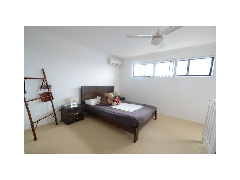 2/2 Montville Court, Varsity Lakes QLD 4227