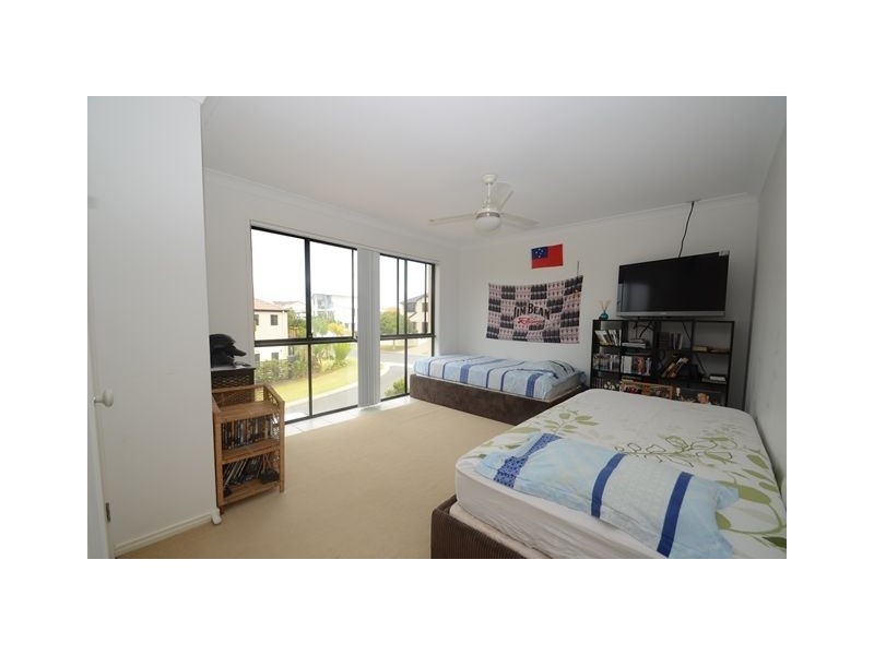 2/2 Montville Court, Varsity Lakes QLD 4227