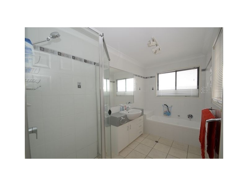 2/2 Montville Court, Varsity Lakes QLD 4227