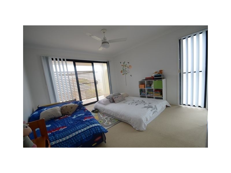 2/2 Montville Court, Varsity Lakes QLD 4227