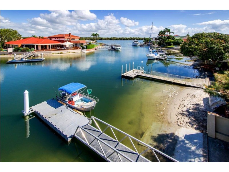 18 Lindsay Parade, Paradise Point QLD 4216