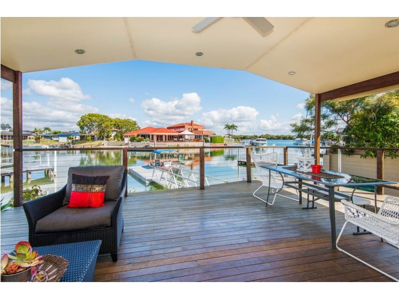 18 Lindsay Parade, Paradise Point QLD 4216