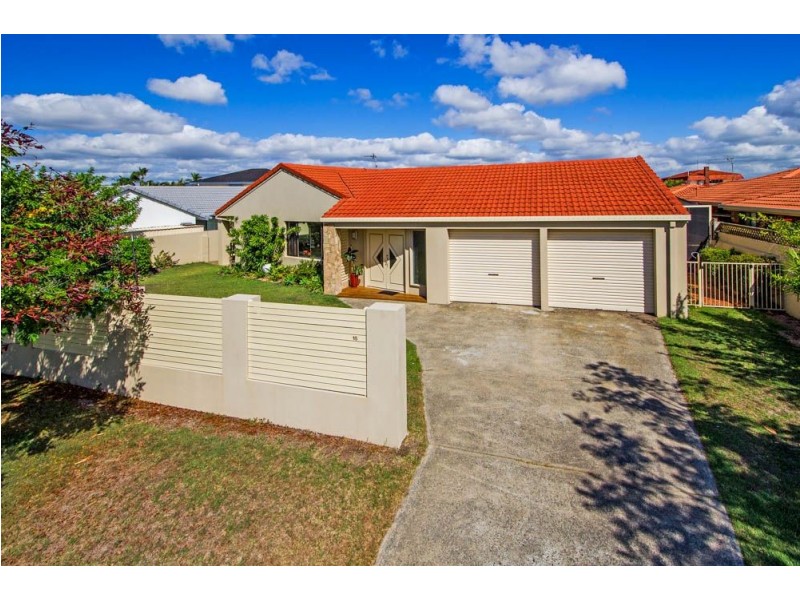 18 Lindsay Parade, Paradise Point QLD 4216