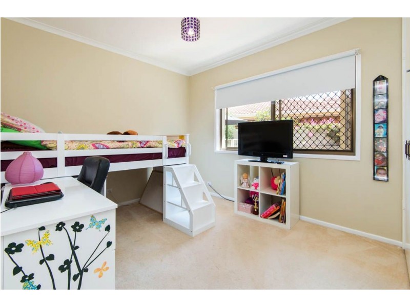 18 Lindsay Parade, Paradise Point QLD 4216