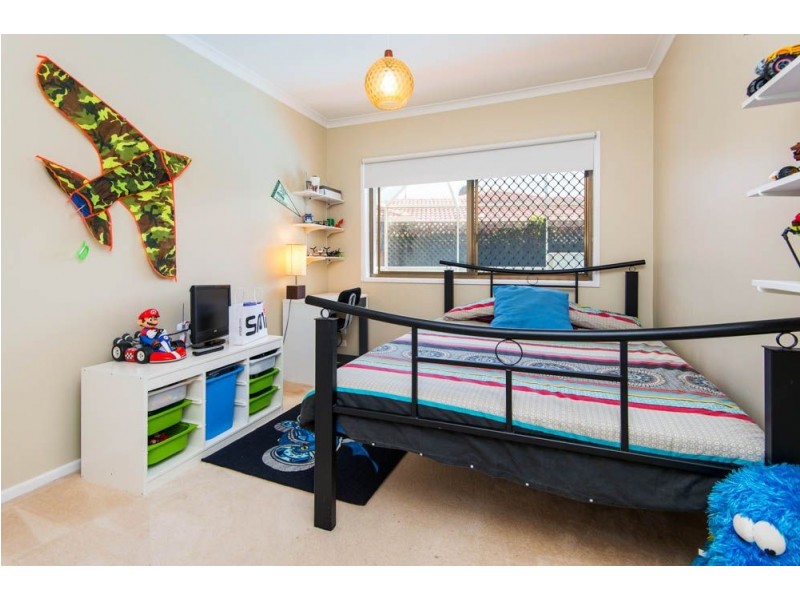 18 Lindsay Parade, Paradise Point QLD 4216