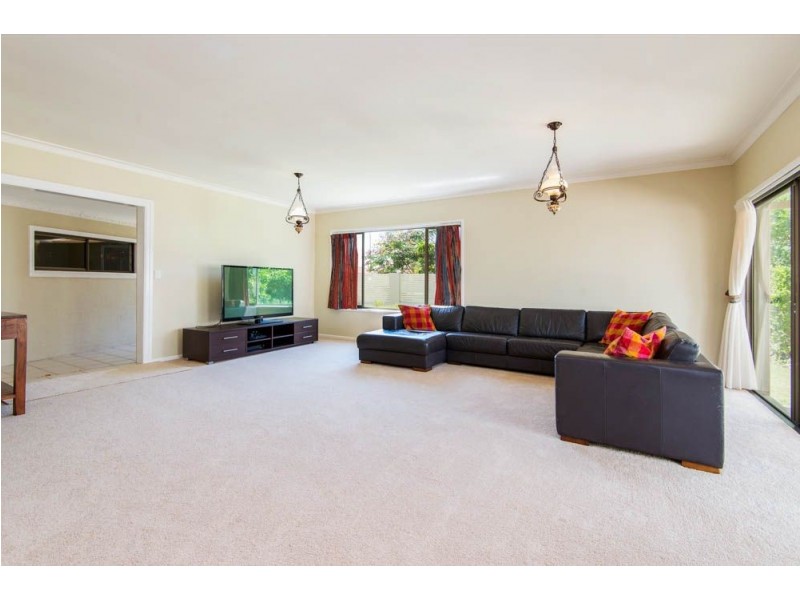 18 Lindsay Parade, Paradise Point QLD 4216