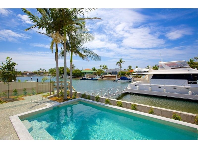 1/107 Bayview Street, Runaway Bay QLD 4216