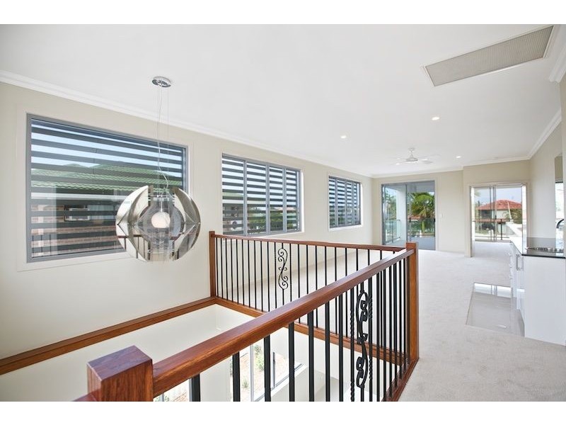 1/107 Bayview Street, Runaway Bay QLD 4216