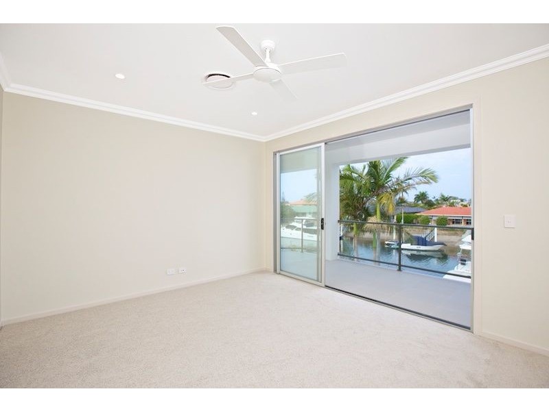 1/107 Bayview Street, Runaway Bay QLD 4216