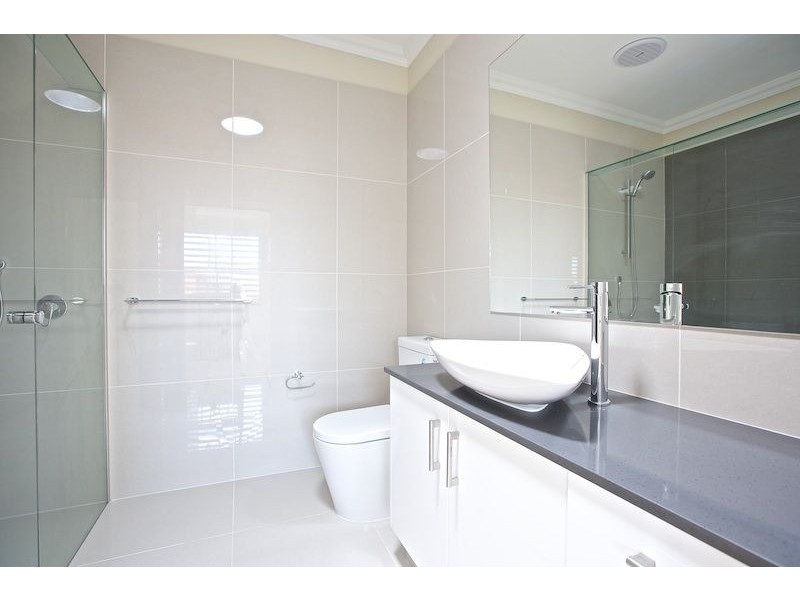 1/107 Bayview Street, Runaway Bay QLD 4216