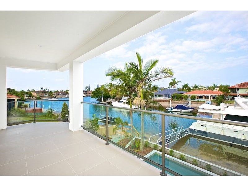 1/107 Bayview Street, Runaway Bay QLD 4216