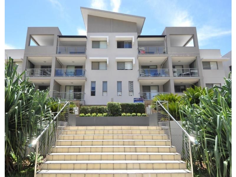 18/12-18 Bayview Street, Runaway Bay QLD 4216