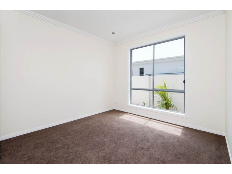 2/16 Compass Drive, Biggera Waters QLD 4216