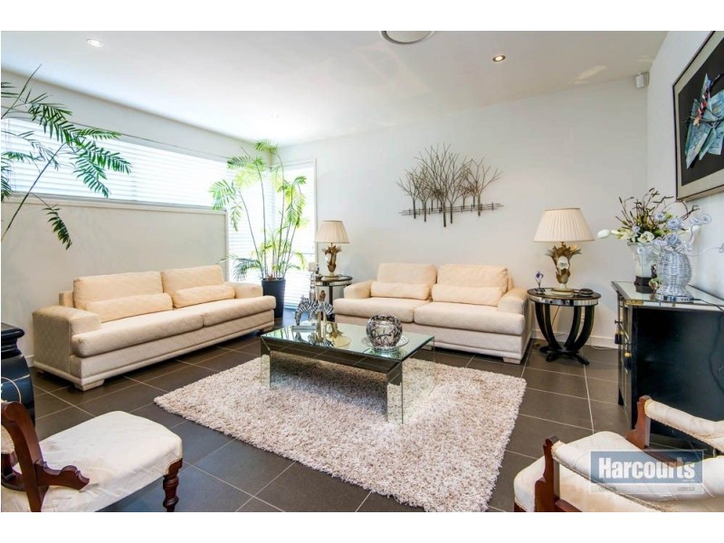 4 Osmium Lane, Hope Island QLD 4212