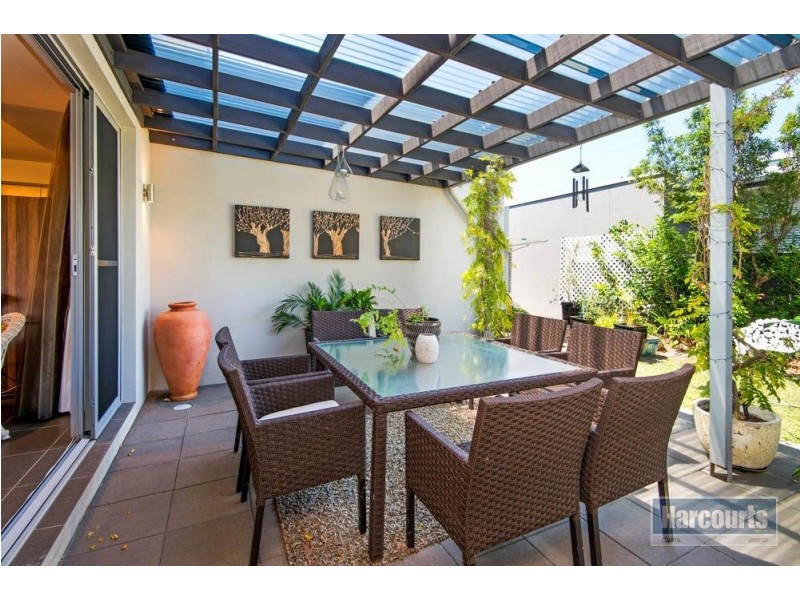 4 Osmium Lane, Hope Island QLD 4212