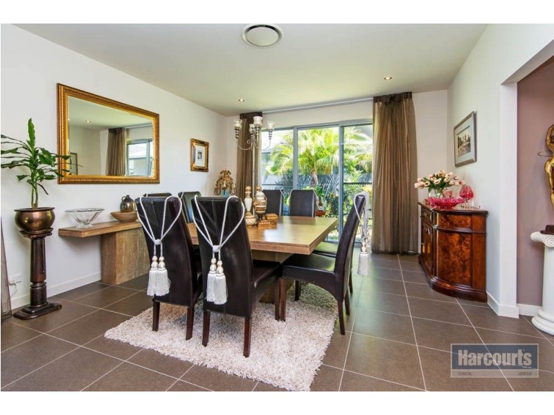 4 Osmium Lane, Hope Island QLD 4212