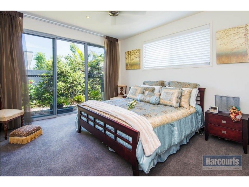 4 Osmium Lane, Hope Island QLD 4212