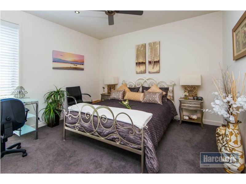 4 Osmium Lane, Hope Island QLD 4212