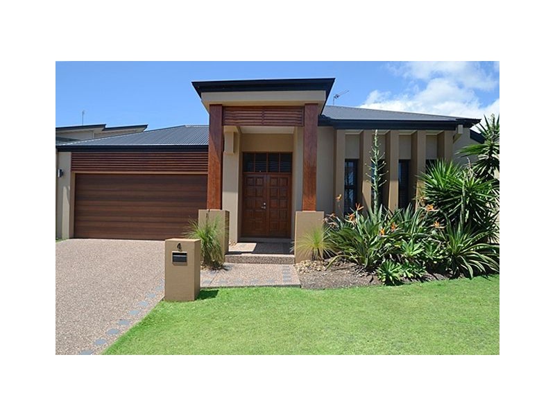 4 Palma Crescent, Varsity Lakes QLD 4227