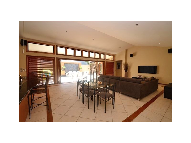 4 Palma Crescent, Varsity Lakes QLD 4227