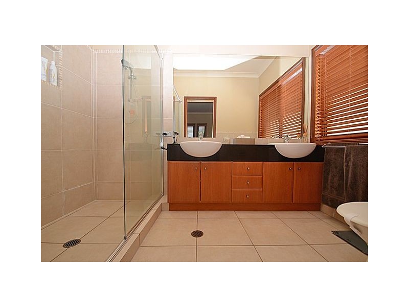 4 Palma Crescent, Varsity Lakes QLD 4227