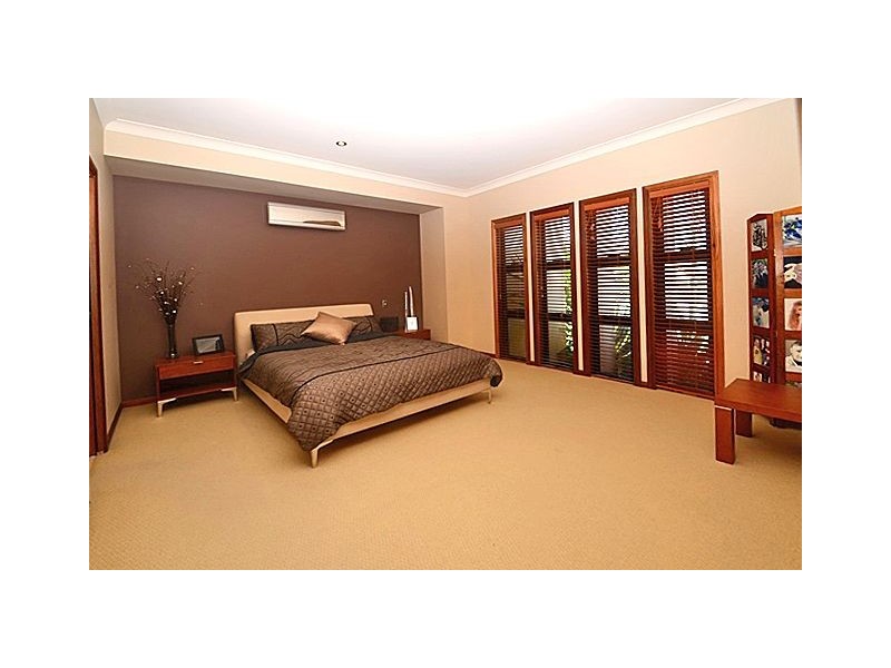 4 Palma Crescent, Varsity Lakes QLD 4227