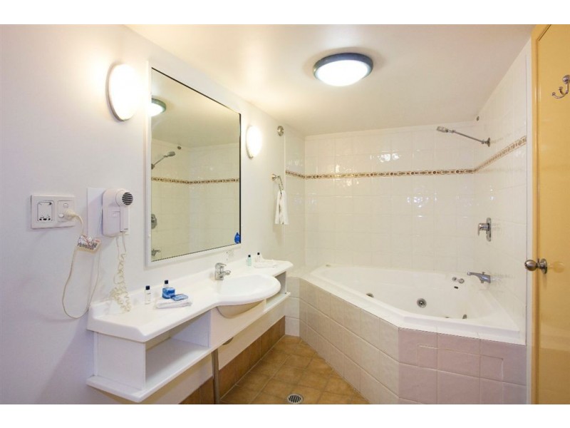 132 Ferny Avenue, Surfers Paradise QLD 4217