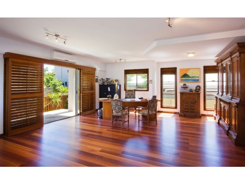 11 Wave Street, Mermaid Beach QLD 4218