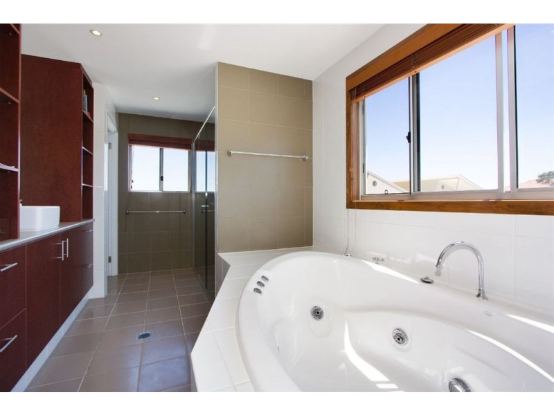 11 Wave Street, Mermaid Beach QLD 4218