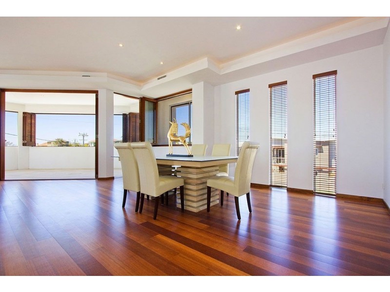 11 Wave Street, Mermaid Beach QLD 4218