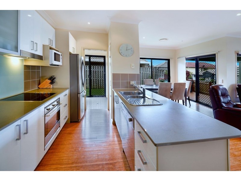 2/9 Palma Crescent, Varsity Lakes QLD 4227