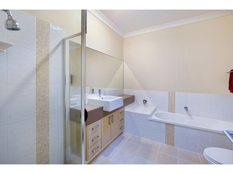 2/9 Palma Crescent, Varsity Lakes QLD 4227
