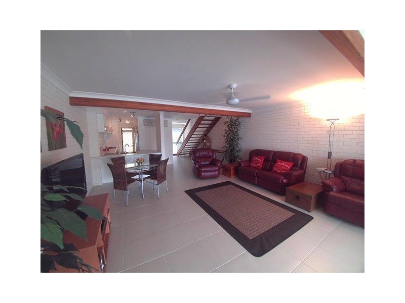4/6 Aquila Court, Mermaid Waters QLD 4218