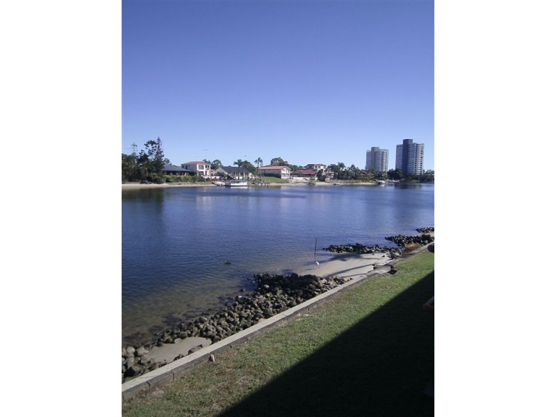 4/6 Aquila Court, Mermaid Waters QLD 4218