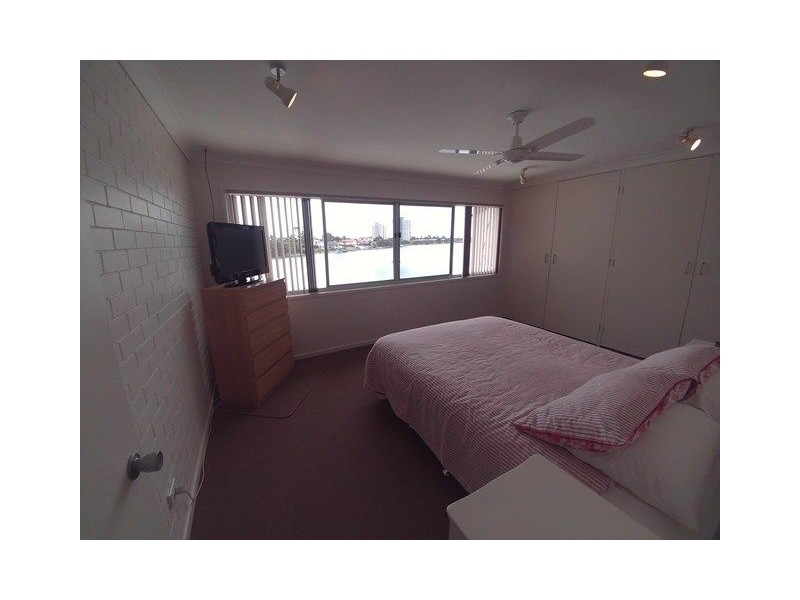 4/6 Aquila Court, Mermaid Waters QLD 4218