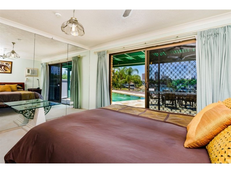 6 Rio Vista Boulevard, Broadbeach Waters QLD 4218