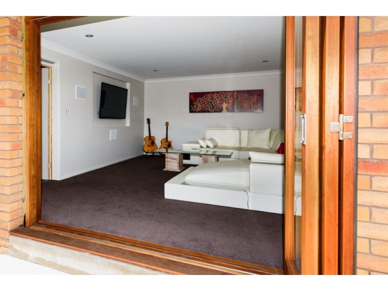 6 Rio Vista Boulevard, Broadbeach Waters QLD 4218