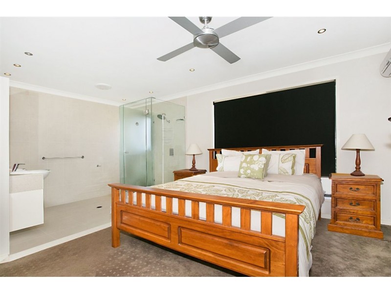 2/6 Nankeen Avenue, Paradise Point QLD 4216