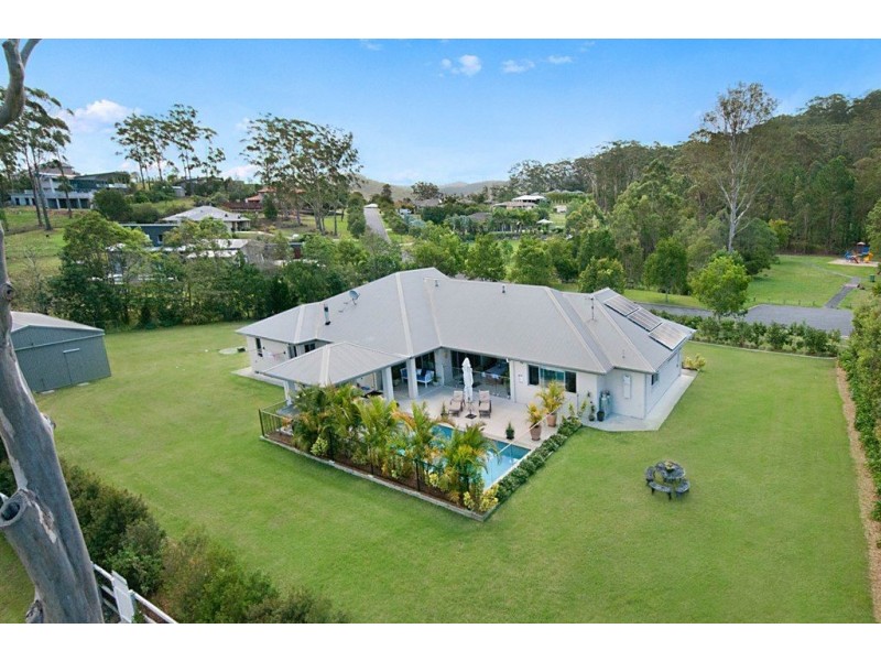 8 Samuel Drive, Tallebudgera QLD 4228